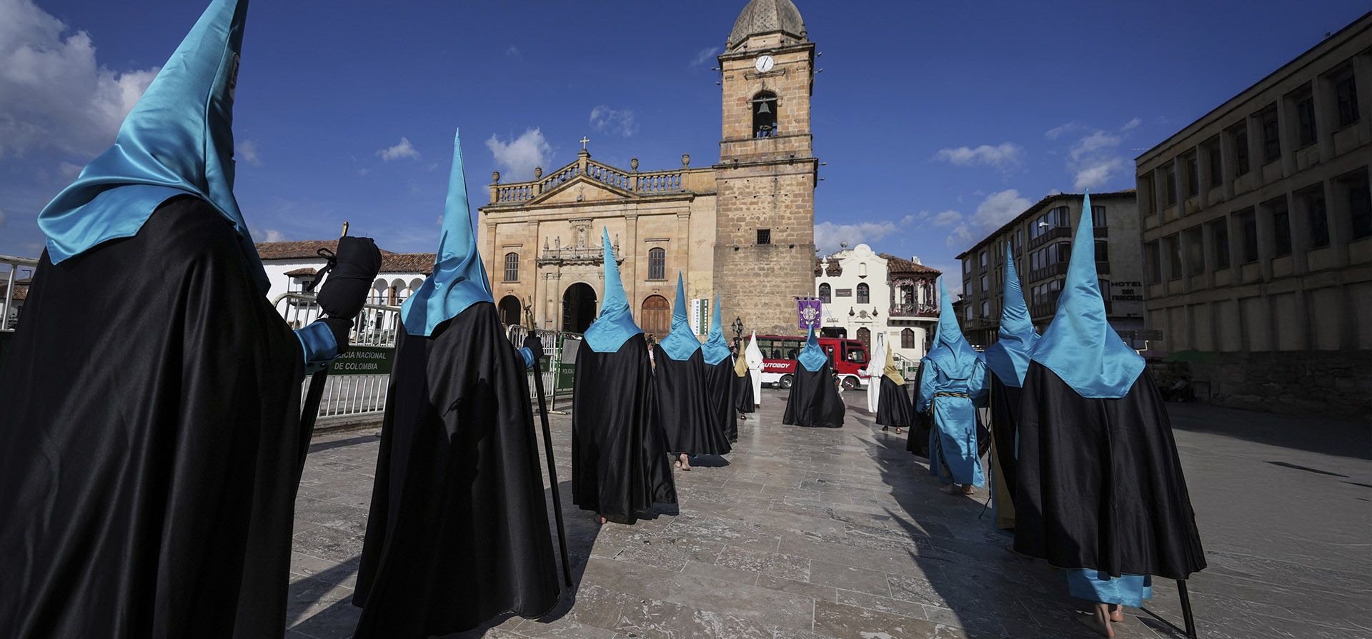 Nazarenos participan en una procesión de Semana Santa en Tunja, Colombia, el 16 de abril de 2025. (AP Foto/Iván Valencia) Nazarenos participan en una procesión de Semana Santa en Tunja, Colombia, el 16 de abril de 2025. (AP Foto/Iván Valencia)