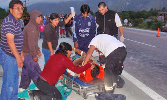 10 muertos al desbarrancarse un &oacute;mnibus superpoblado en Jujuy