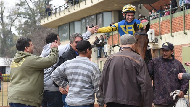 Triunfo del Stud El Goleador en la 8va. competencia con la monta de Juan Paoloni.