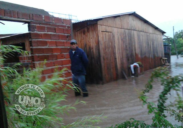 Terrible temporal de lluvia y viento generó graves destrozos en Paraná