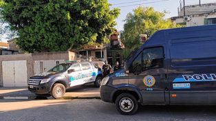 Tras una investigación de la Policía Federal, instruida por la Fiscalía local, se allanaron varios domicilios y un joven fue detenido