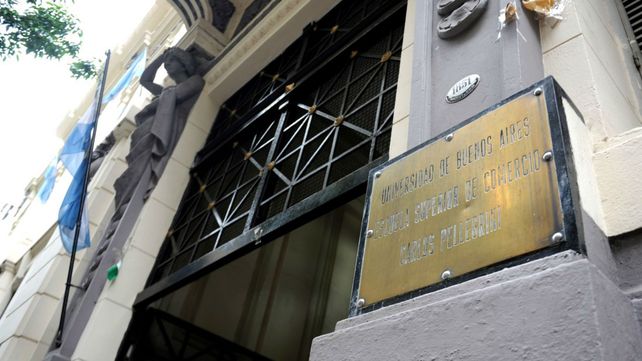 Apartan a un docente por publicar un meme de una alumna con la leyenda feminazi
