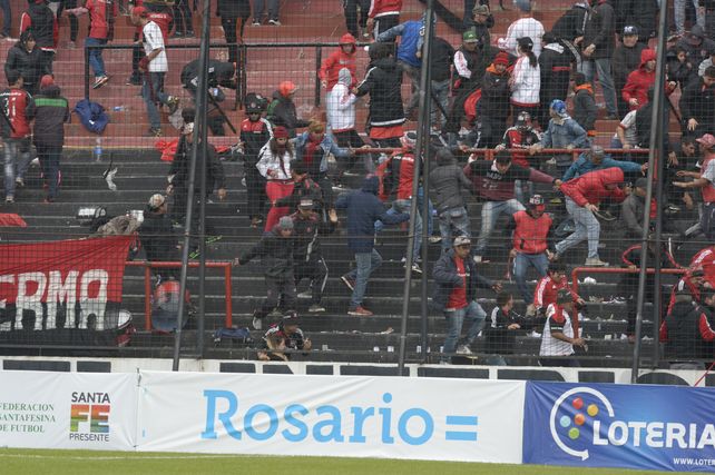 Una disputa entre barras hizo que hubiera corridas en las tribunas del Coloso del Parque.&nbsp;