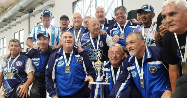 Los veteranos de Rosario gritaron campeòn en el fùtbol de la XIX Olimpiada.&nbsp;