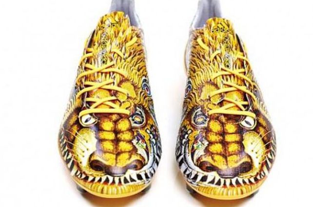 Diseñadora japonesa creó los botines más feos de la historia