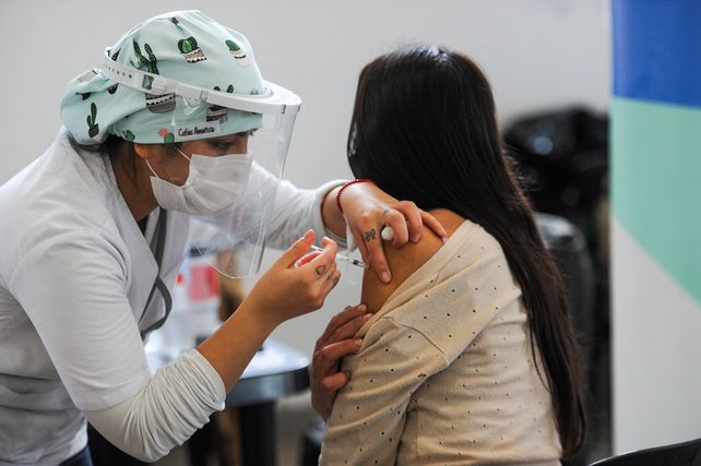 Coronavirus: fueron vacunadas casi siete de cada diez personas mayores de 18 años de todo el país