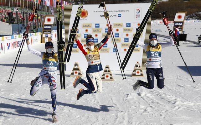 La ganadora Therese Johaug de Noruega