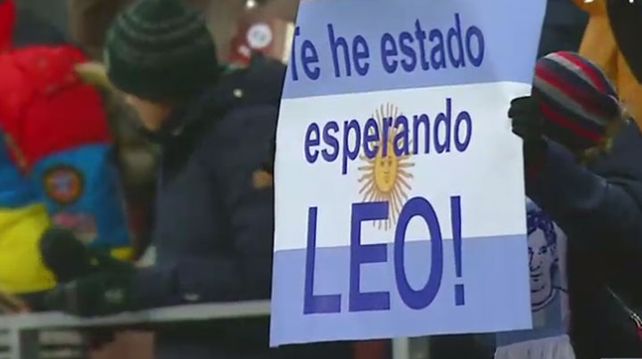 Una versión muy particular y tenebrosa del himno argentino en Moscú