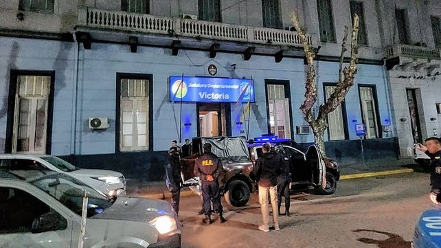 Engañaron a una anciana y le robaron sus ahorros en dólares