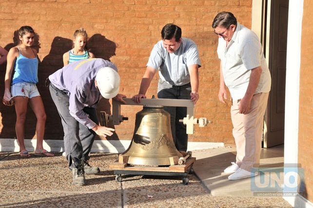La iglesia Santa Lucía concretó un viejo proyecto y tendrá su campanario