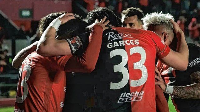 Colón, a dos puntas ante Argentinos en el Brigadier López