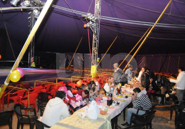 EL bautismo de la nueva carpa que tendrá desde ahora el circo./ José Busiemi.