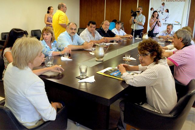 Los gremios docentes pidieron abrir la discusión salarial con tiempo