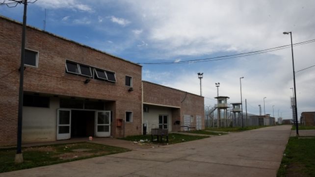 entrada. Una balacera el domingo en la puerta del penal tuvo que ver con la venta de números para hacer cola.