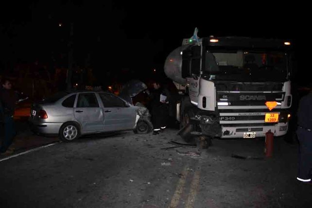 Chocaron un camión y un auto en el Bº El Pozo