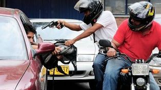 Motochorros: el uso del chaleco identificatorio es una buena opción