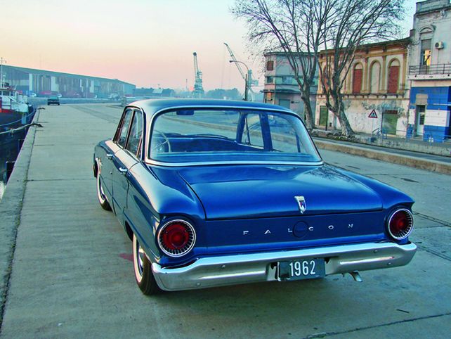 Curiosa celebración del centenario de Ford en Argentina