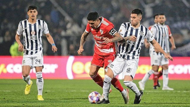 River no la pasó bien ante Talleres en Mendoza.