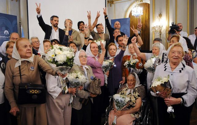 Madres de Plaza de Mayo-Línea Fundadora también fueron homenajeadas en la Legislatura porteña.