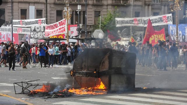 Incidentes en la protesta contra el acuerdo con el FMI