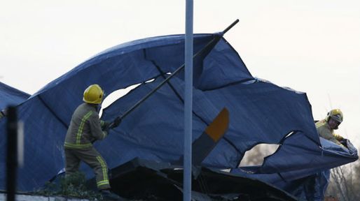 Cayó un helicóptero sobre un pub escocés: 8 muertos