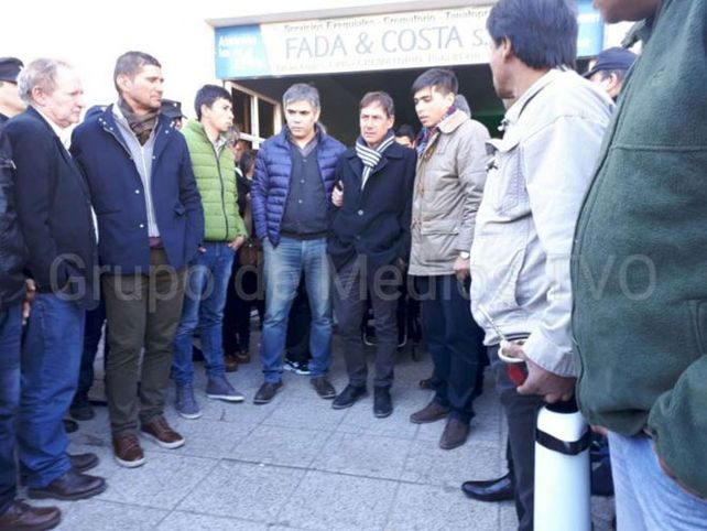 Naidenoff despidió a su esposa e hijo, acompañado por funcionarios y dirigentes nacionales