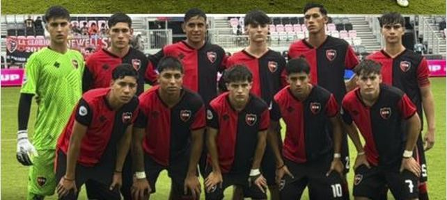 El equipo sub-16 de Newells sufrió un traspié en el comienzo del torneo.