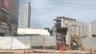 Así se derrumbó parte de una farmacia en la Recoleta
