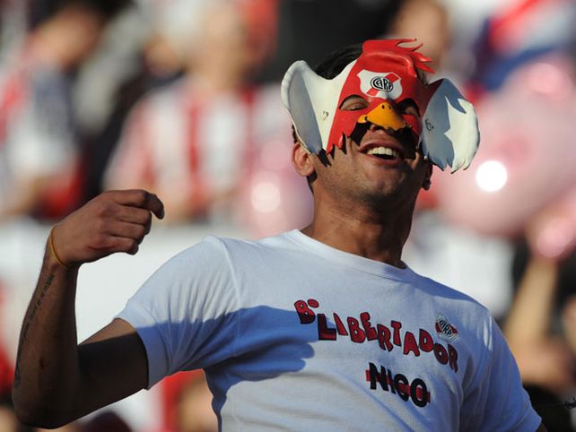 El negro, rojo y blanco: la llave de acceso al estadio Monumental