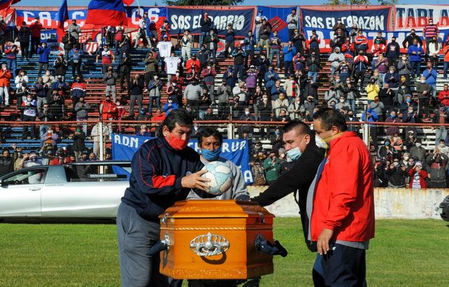 Adiós inolvidable. El Gabino Sosa vivió&nbsp; una mañana cargada de emoción en la despedida de Tomás Carlovich.&nbsp;