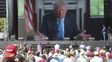 Trump arenda desde una pantalla a sus fanáticos reunidos en Wisconsin.&nbsp;