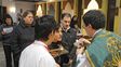 Escrachan en misa al cura pampeano que reivindicó al dictador Videla