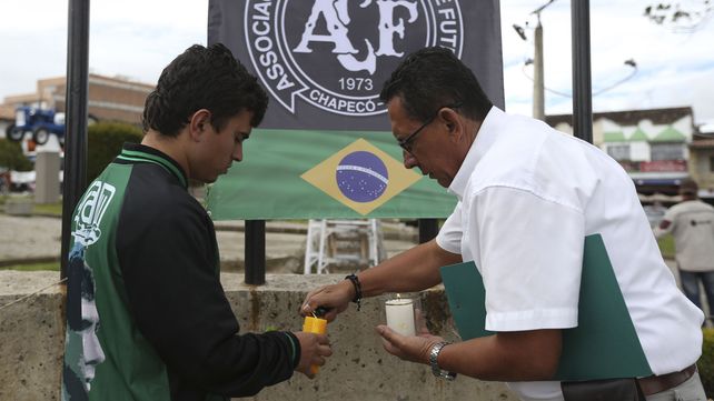 La tragedia del Chapecoense enlutó al fútbol mundial