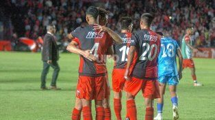 Colón expone la punta en un duelo clave ante Nueva Chicago en el Brigadier López