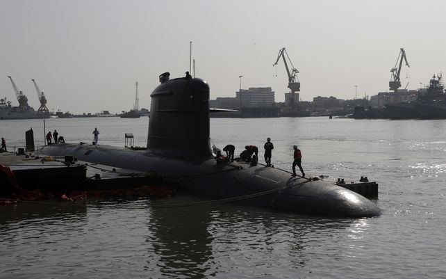 Submarino INS Vela antes de su puesta en servicio en Mumbai