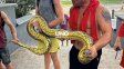 Una impresionante serpiente Curiyú sorprendió a los santafesinos en la Costanera
