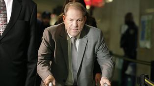 Un juez de quiebras de Estados Unidos aprobó un plan de liquidación de Weinstein Company que asigna más de 17 millones de dólares para las víctimas de acoso y agresión sexual del productor Harvey Weinstein.