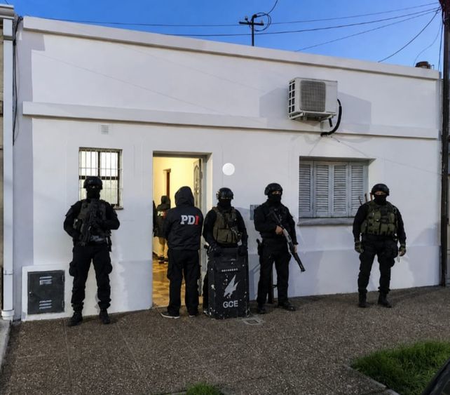 Aprehendieron a una mujer y secuestraron cuatro armas que habían sido sustraídas de la casa de un fallecido