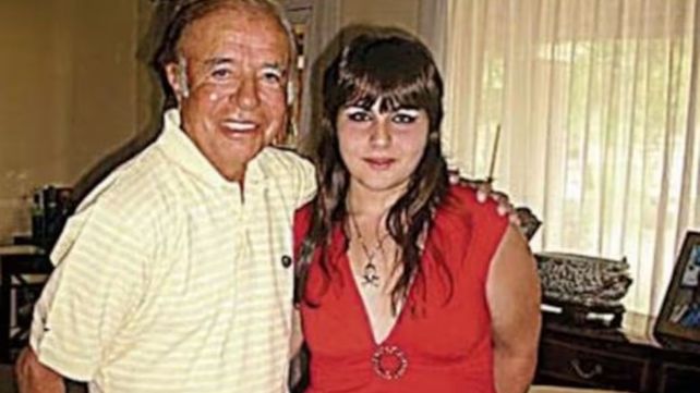 Antonela Menem, junto a su abuelo, Carlos Saúl