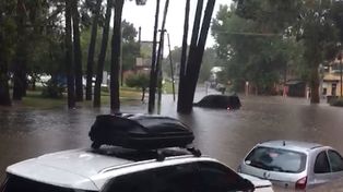 Pinamar se transformó en Venecia: una tormenta dejó sectores de la ciudad bajo agua