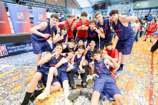 Los chicos de Santa Fe jugaron una final para el infarto y conquistaron el título gracias a un doble a dos segundos del final del partido.