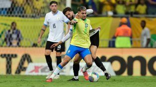 Uruguay sumó un puntazo ante un Brasil que no puede despegar