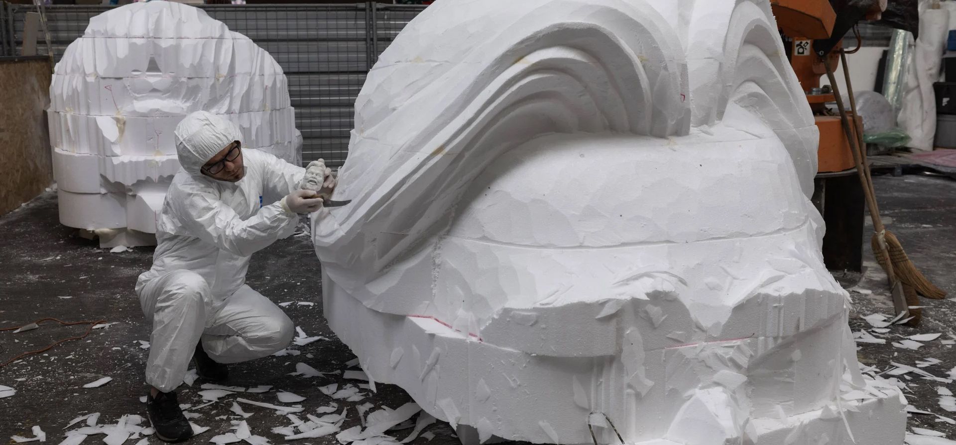 Un escultor esculpe una representación del activista ambiental Paul Watson que desfilará en un carnaval en la ciudad, Niza, Francia. Fotografía: Sipa/Shutterstock Un escultor esculpe una representación del activista ambiental Paul Watson que desfilará en un carnaval en la ciudad, Niza, Francia. Fotografía: Sipa/Shutterstock
