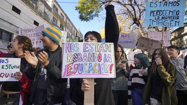 Tras el robo, los estudiantes de la Gurruchaga exigieron soluciones