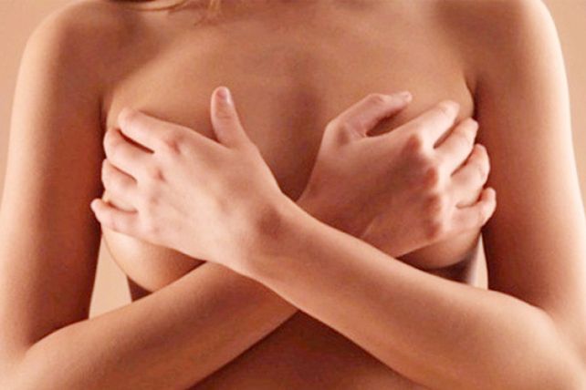 Ordenan cubrir la operación a mujer con senos asimétricos