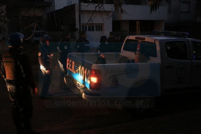Botella roto. A la víctima la golpearon en la cabeza para robarle el reloj. Foto: Diego Arias.