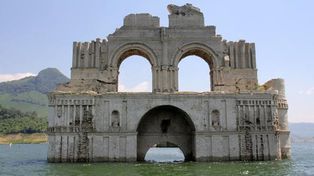 Un templo católico afloró bajo el agua en México por la ausencia de lluvias