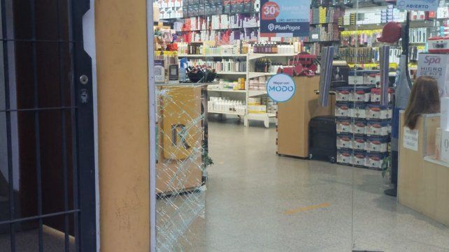 Robo de película en el centro y a plena luz del día: detectó la alarma