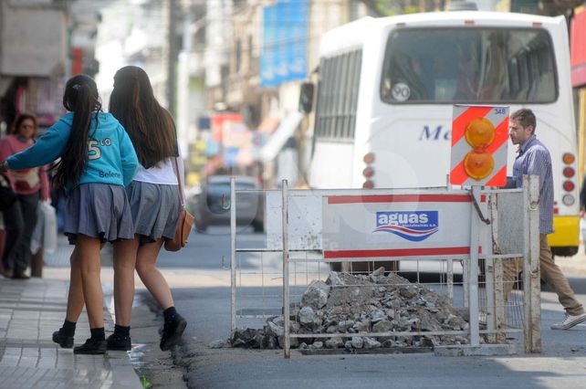 Postal. En Mendoza casi 9 de Julio hay uno que dificulta el paso y además ocasiona caos vehicular en horas pico