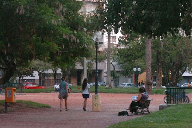 En la plaza Constituyentes, para los vecinos de la zona, “falta presencia policial”